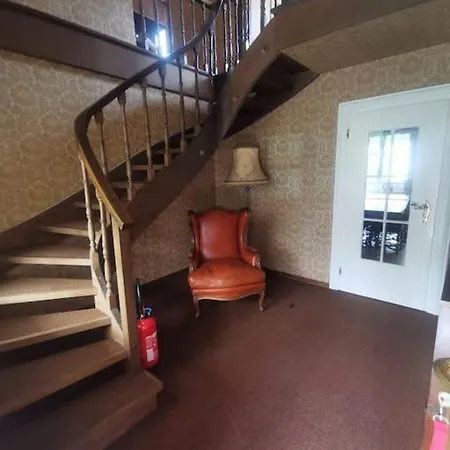 Neb-thun Haus In Fuer 8 Pax * トゥーン